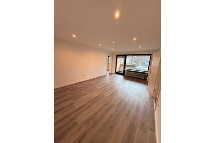 *renovierte 2-Zimmer Wohnung in Augsburg*