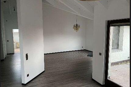 Helle 3,5 Zimmer DG-Wohnung mit 2 Stellplätzen auf 82 m² - Winnenden