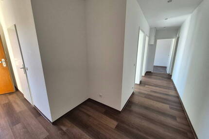 Gemütliche 3 Zimmer Wohnung im 3. OG (ohne Aufzug) eines gepflegten MFH zu vermieten. - Nürnberg Muggenhof