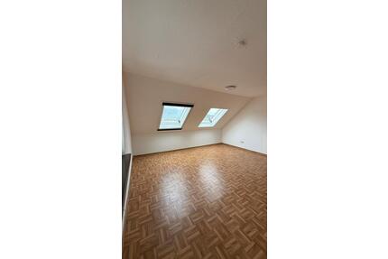 Gemütliche 2 Zimmer Dachgeschoss Wohnung - Siegen Dillnhütten