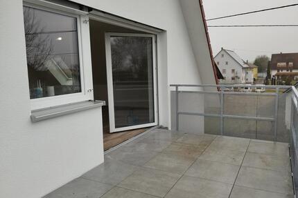 ERSTBEZUD! Moderne und große 3,5 Zimmer DG-WHG mit Ankleidezimmer, EBK, und Balkon zu vermieten! - Bad Buchau