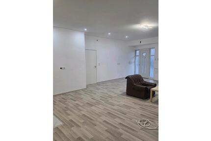 2 Zimmer küche Bad - 600,00&nbsp;EUR Kaltmiete, ca.&nbsp; 100,00&nbsp;m&sup2; in Bechhofen (PLZ: 66894)