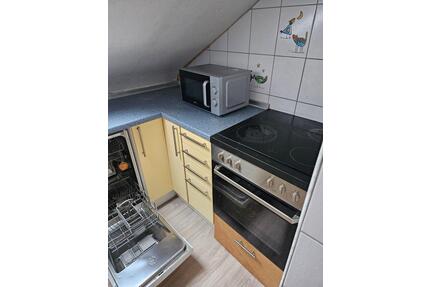 Ruhig gelegene Dachgeschoßwohnung, klimatisiert, Blick ins Grüne - Karlsruhe Knielingen