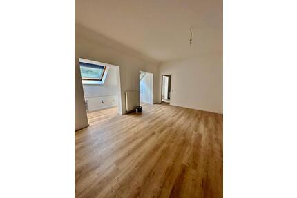Sanierte 2,5 Zimmer Dachgeschosswohnung! - Eschweiler