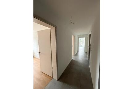 Moderne 3 Zimmer Wohnung - 1.650,00&nbsp;EUR Kaltmiete, ca.&nbsp; 101,00&nbsp;m&sup2; in Aidlingen (PLZ: 71134)