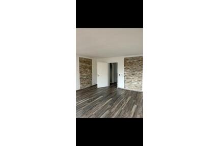 Schöne helle 4 Zimmer Wohnung + Garage in Schillingsfürst