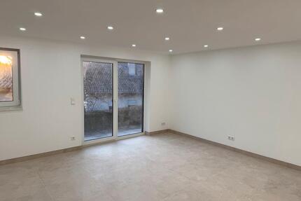 Kernsanierte 3 Zimmer Wohnung mit Terrasse und Einbauküche - Aidlingen