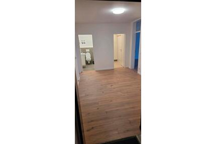 Hochwertige 3-Zimmer EG-Wohnung mit EBK, Loggia & TG-Stellplatz - Langenhagen Brink
