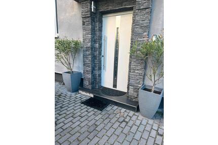 Moderne 3 Zimmer Souterrain Wohnung in Mannheim Rheinau 100m²