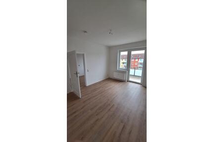 Ihre neue Wohlfühlzone: Renovierte 2-Zimmer-Wohnung mit Balkon - Magdeburg Beyendorf-Sohlen