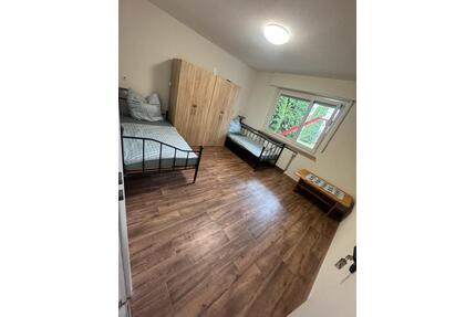 1 Zimmer in Esslingen Berkheim - 700,00&nbsp;EUR Kaltmiete, ca.&nbsp; 25,00&nbsp;m&sup2; in Esslingen am Neckar (PLZ: 73734) Pliensauvorstadt