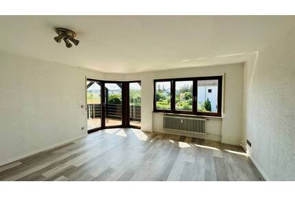 Die modernisierte sonnige interessante 3 Zimmer mit Einbauküche & Balkon - Neuhausen auf den Fildern