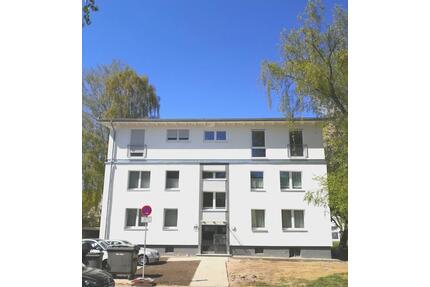 Wohntraum, frisch sanierte 3-R-Wohnung mit Balkon im ersten Obergeschoss! - Bochum Querenburg