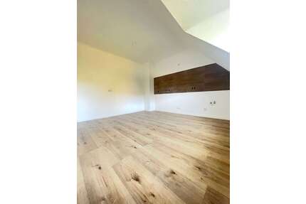 Helle 3-Zimmer-Dachgeschosswohnung in St. Ingbert-Rentrisch ( Saniert) - Sankt Ingbert