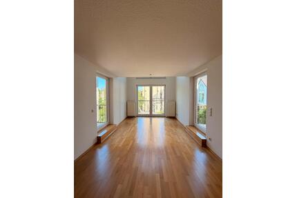 Traumhafte Maisonette 2,5 Zimmer Wohnung TG, EBK und 3 Balkone - Düsseldorf Derendorf