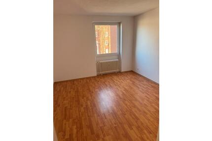 Helle 4 Zimmer Wohnung mit Balkon - Delmenhorst Düsternort