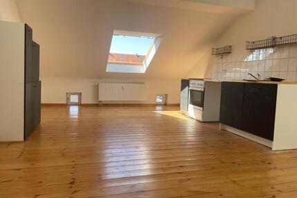 VERFÜGBAR: Helle 1,5-Zimmer Dachgeschosswohnung - Neuruppin