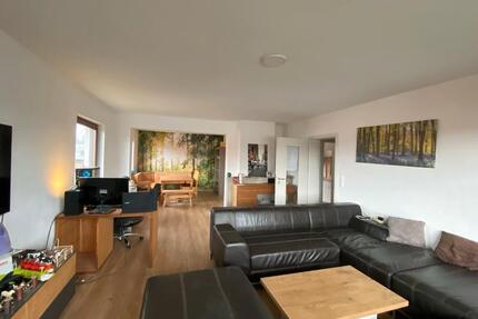 2 WG Zimmer zu vermieten - 490,00&nbsp;EUR Kaltmiete, ca.&nbsp; 115,00&nbsp;m&sup2; in Fulda (PLZ: 36037)