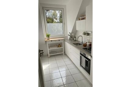 Möblierte 1,5 Zimmer-DG-Wohnung in Sudenburg mit TG-Stellplatz - Magdeburg Ottersleben