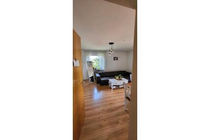 Helles Zimmer möbliert in schöner 65qm Wohnung mit Katzen - Täferrot