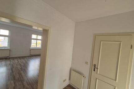 Kompakte 2-Zimmer mit Einbauküche, Laminat und Wannenbad in guter Lage - Chemnitz Bernsdorf