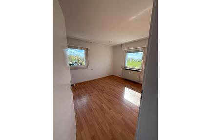 Ein Zimmer in eine 4 zimmer wg zu vermieten in Groß-Gerau