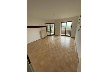 3 Zimmer Wohnung mit großer Terrasse und herrlichem Ausblick - Hitzhofen