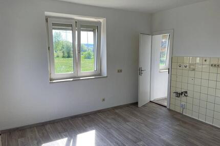 2-Zimmer EG Wohnung - 350,00&nbsp;EUR Kaltmiete, ca.&nbsp; 63,00&nbsp;m&sup2; in Luhe-Wildenau (PLZ: 92706)