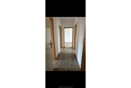 Familienfreundliche Ruheoase 4 Zimmer Wohnung - Schönhausen (Elbe)