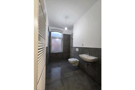 Frisch Saniert! 2 Z. KDB & XL Terrasse - Friedrichstr. 25 46145 - Oberhausen Biefang