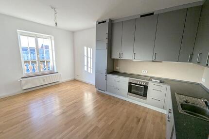 Blick auf den Altmarkt: City-Appartment mit 2 Bädern, Balkon, Lift *EBK möglich* - Dresden