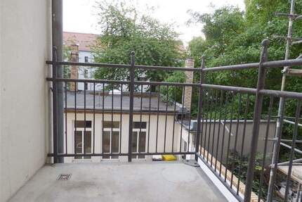 Schön geschnittene 3-Zi. Whg. mit Balkon, Laminat, EBK mgl., WG geeignet - Leipzig Wahren
