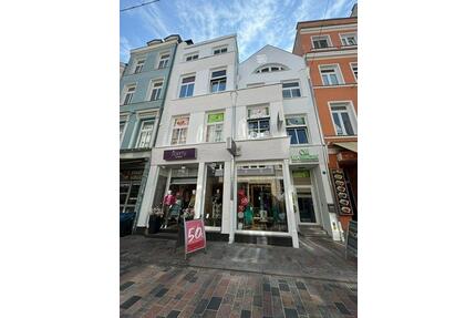 Helle Dachgeschosswohnung mit Terrasse in der Rostocker Innenstadt