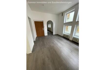 4 - Raumwohnung mit 1 Duschbadezimmer und Küche ** PLUS Balkon und Kaminofenanschluss - Neustadt an der Waldnaab