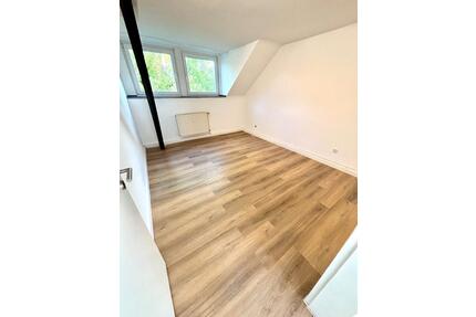 3-Zimmer Dachgeschoss Wohnung saniert ab 01.06.2026 - Krefeld