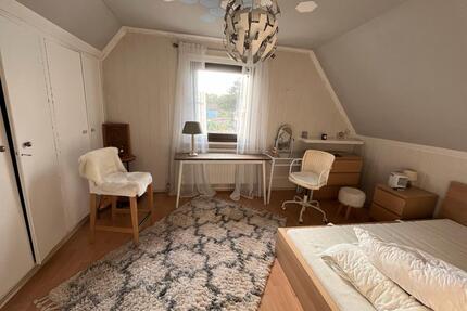 Frauen-WG Zimmer - 490,00&nbsp;EUR Kaltmiete, ca.&nbsp; 16,00&nbsp;m&sup2; in Kelsterbach (PLZ: 65451)