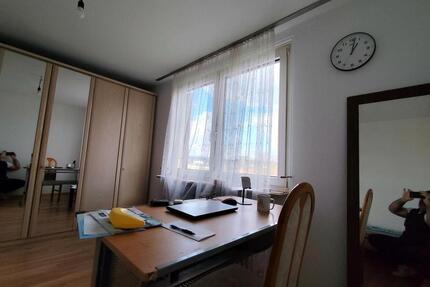 WG-Zimmer in 3er-WG - 530,00&nbsp;EUR Kaltmiete, ca.&nbsp; 16,00&nbsp;m&sup2; in Renningen (PLZ: 71272)