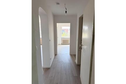 Kernsanierte 2,5-Zimmer-Wohnung mit Balkon in zentraler Lage - Bremen Burglesum