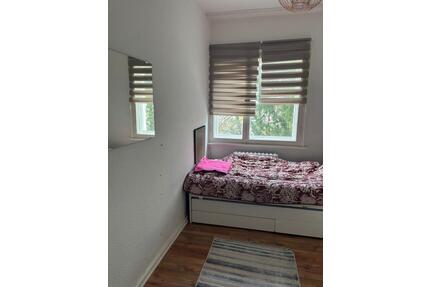 1 zimmer vermieten mit Wohnzimmerbenutzung NUR DAMEN! - Berlin Tempelhof-Schöneberg