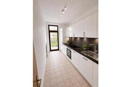 Herrschaftliche 120qm Wohnung mit Balkon und Einbauküche im Herzen von Plauen 4 Zimmer + Bad + Küche + Abstellraum - Zwickau