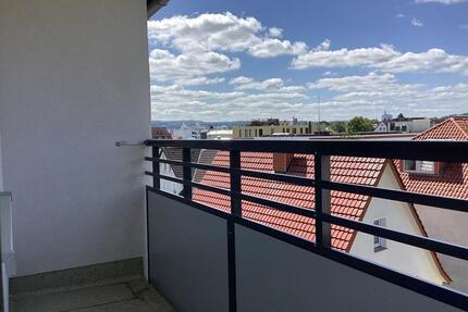 Renovierte 2,5 Zimmer Wohnung in zentraler Lage mit Balkon. - Bielefeld Heepen