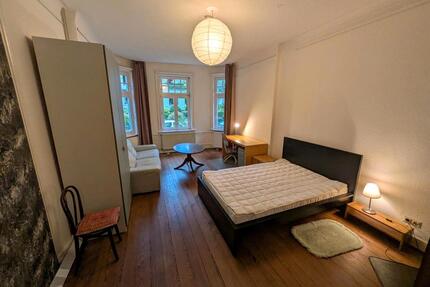 Großes Altbau-WG-Zimmer an Frau (25 - 35) zu vergeben - Hamburg Altona