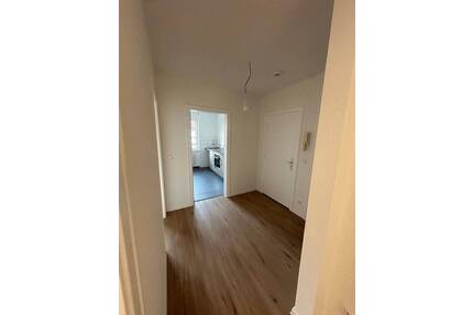 HH-Farmsen, sanierte 2,5 Zimmer Wohnung im 2.OG mit Balkon !Bitte beachten Sie unsere Fragen! - Hamburg Farmsen-Berne