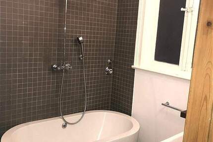 Traumhafte 2,5 Zimmer Altbauwohnung Doppelbalkon Vollbad Wohnküche ruhige Seitenstraße unmöbliert Vermietung auf unbestimmte Zeit ! - Hamburg Rotherbaum