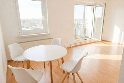 2 Zimmer in modernisierter Wohnung in Magdeburg Cracau mit neuer Küche und Balkon