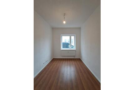 Anfragen NUR per E-Mail. Mini 1 Zimmer Wohnung in EG. mit Gartenanteil in der Nahe Wochenmarkt Geestemünde. - Bremerhaven