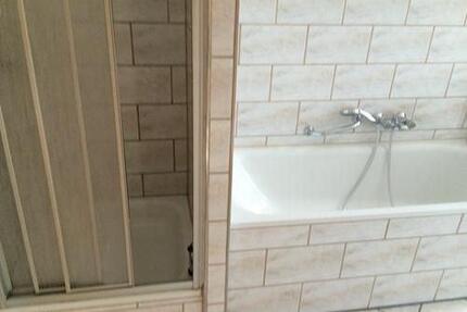 *** Großzügige 2-Zimmer mit Aufzug, Wanne, Dusche und Laminat in zentraler Lage!! ** - Chemnitz Hilbersdorf