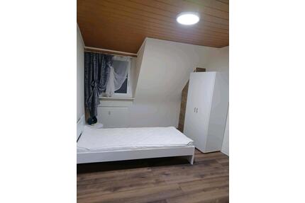 Zimmer in WG - 330,00&nbsp;EUR Kaltmiete, ca.&nbsp; 12,00&nbsp;m&sup2; in Stuttgart (PLZ: 70378) Mühlhausen