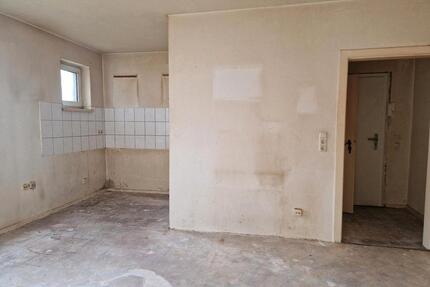 590€ Warmmiete: Wohnung zum selbstrenovieren - 2 Zim - 60m2 - Duisburg Beeck