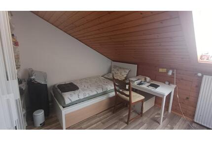 WG Zimmer in Obermenzing - 650,00&nbsp;EUR Kaltmiete, ca.&nbsp; 10,00&nbsp;m&sup2; in München (PLZ: 80997) Allach-Untermenzing